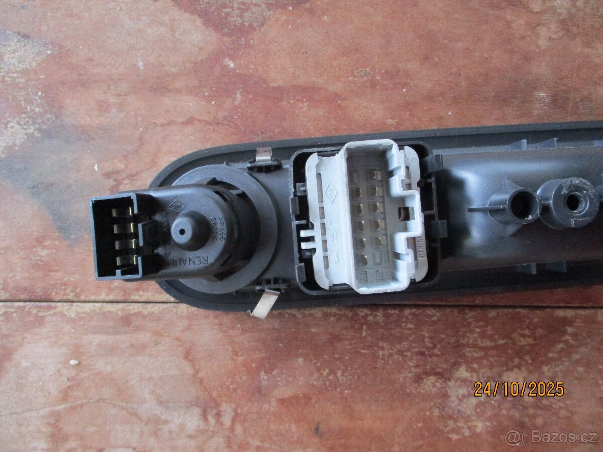 spínač el. oken a zrcátek u řidiče , Renault Clio III 2010 - 2