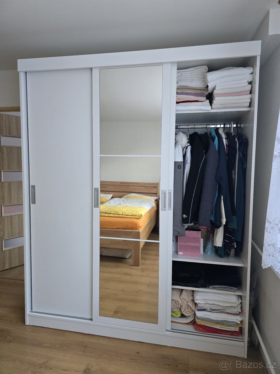 Skříň s posuvnými dveřmi ve Vrchlabí - 2