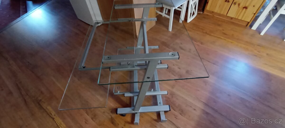 Prodám kovový PC stůl - 2