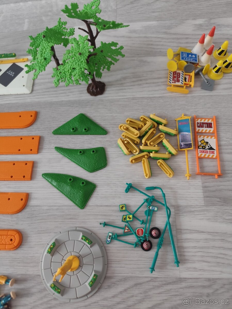 Sada autíček s příslušenstvím k městu - 2