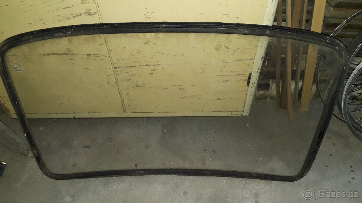 Škoda 105,120 M - zadní okno - 2