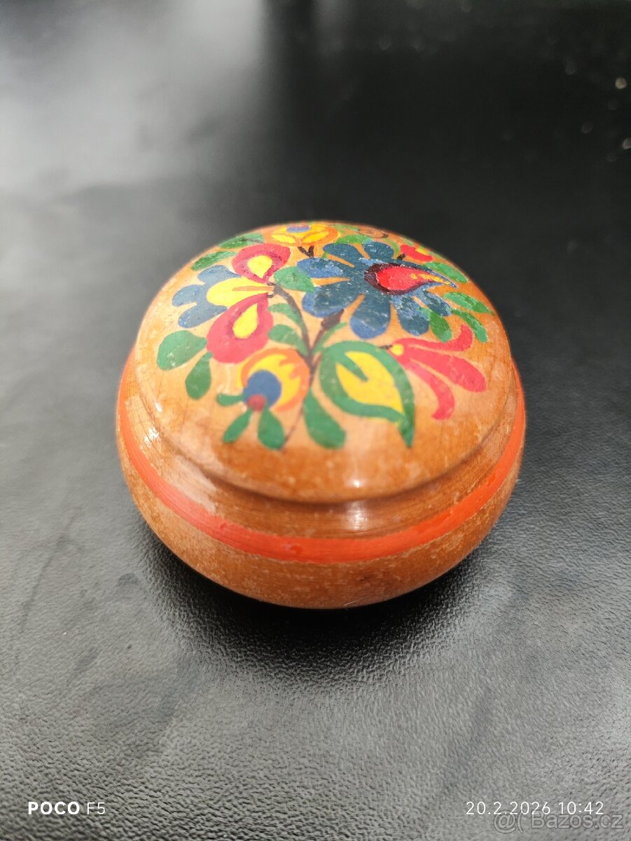 Malá malovaná dřevěná krabička - 2