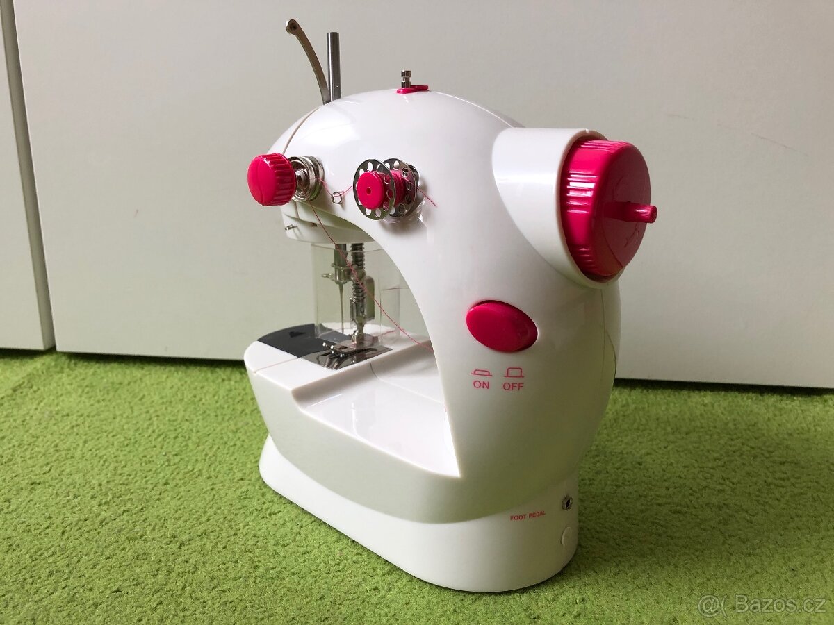 Klein dětský šicí stroj - 2