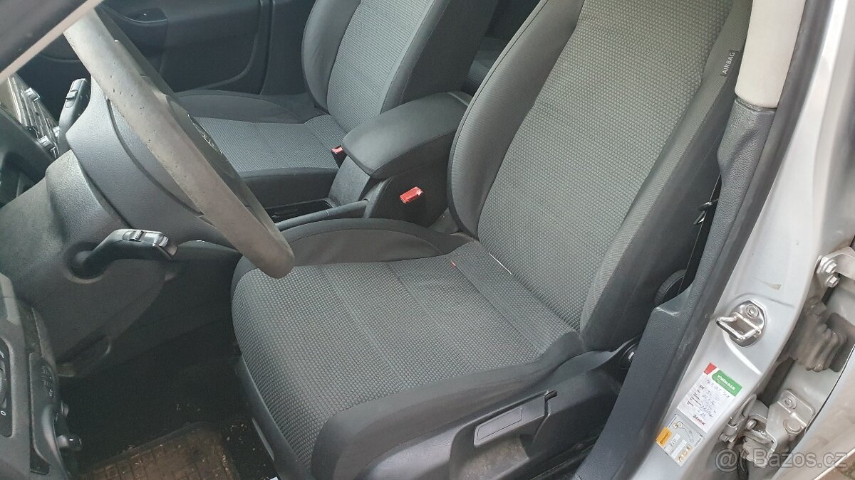VW Golf 5, Jetta,Octavia 2, interiér, kapota aj. - 2