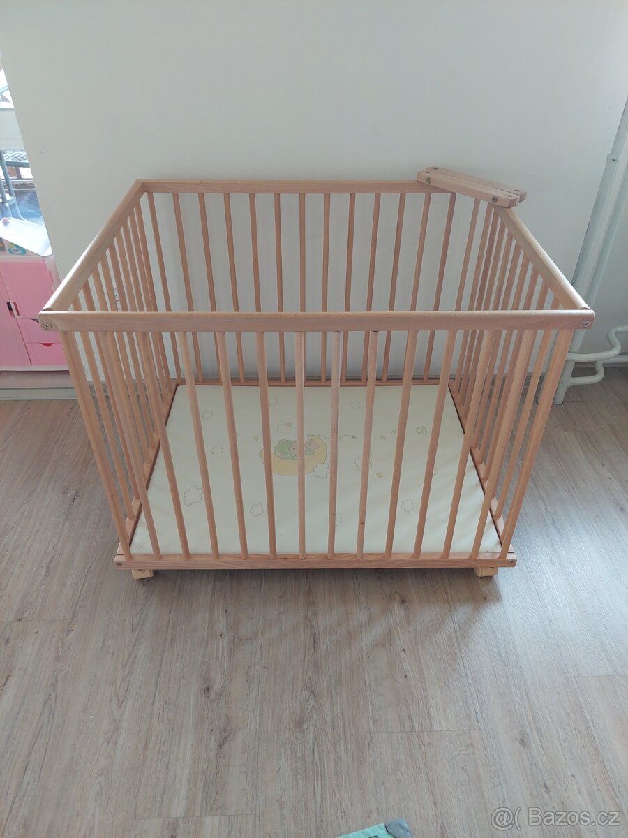 Dřevěná ohrádka, včetně mantinelu - 2