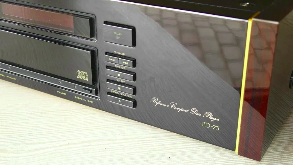 Pioneer PD-73 URUSHI - HIGH-END CD PLAYER - 2