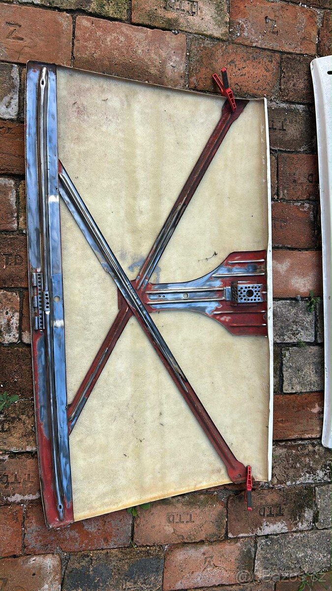 Škoda 100, 120S rallye kapota - 2