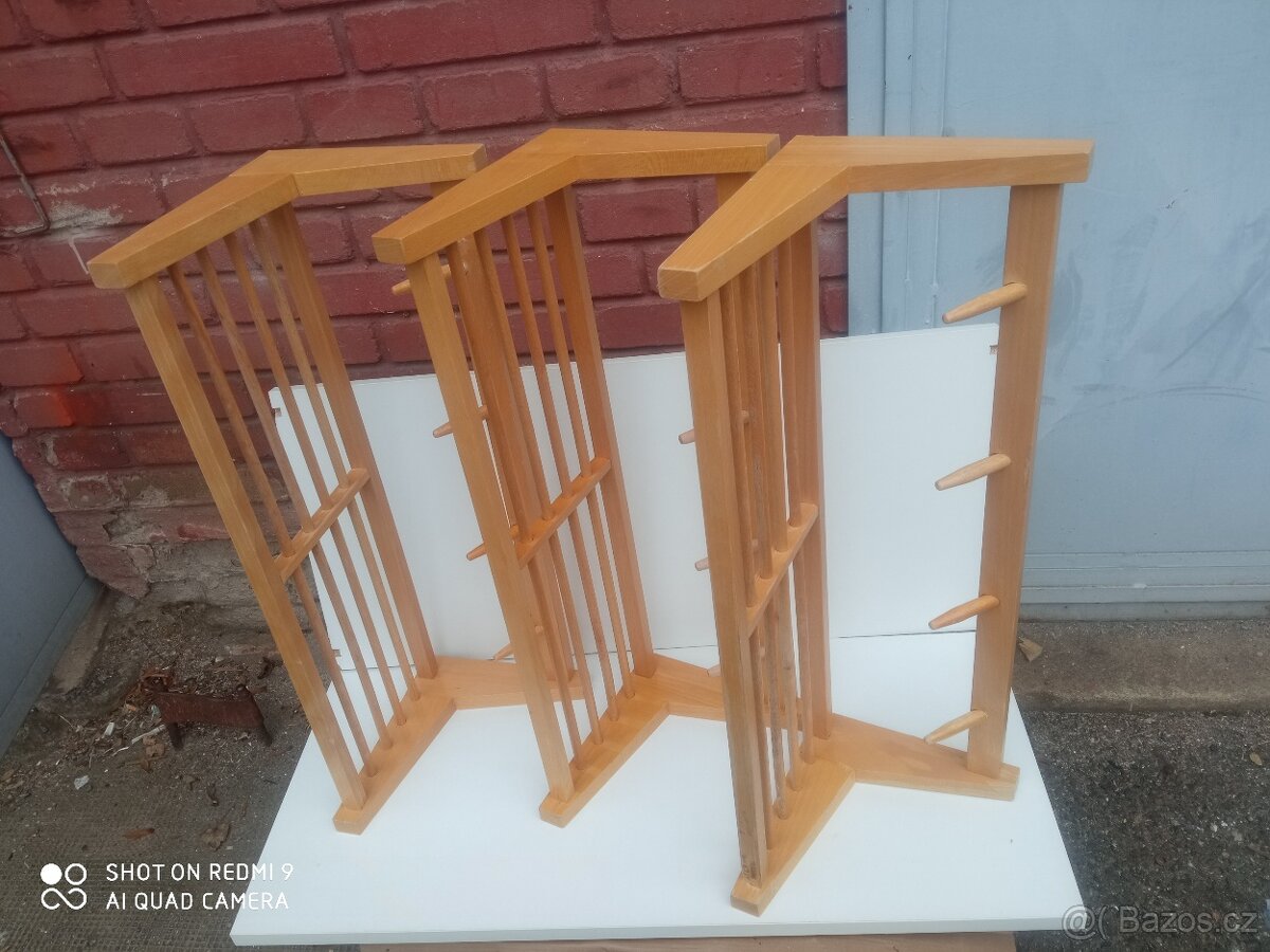 Věšák na zeď - 2