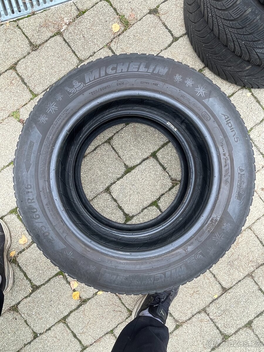 205/60/16 Michelin dvě zimní pneu - 2