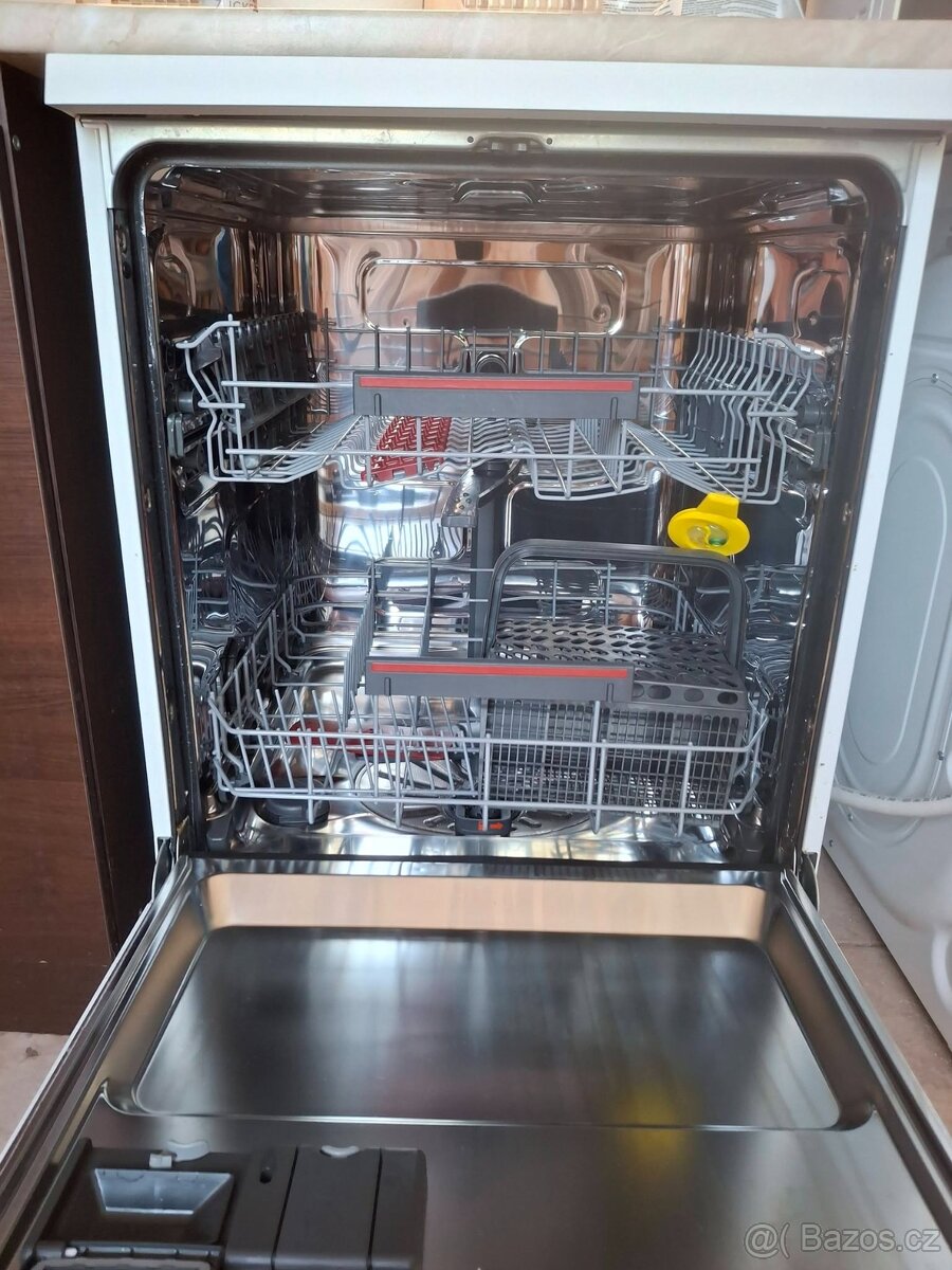 Myčka na nádobí AEG. - 2