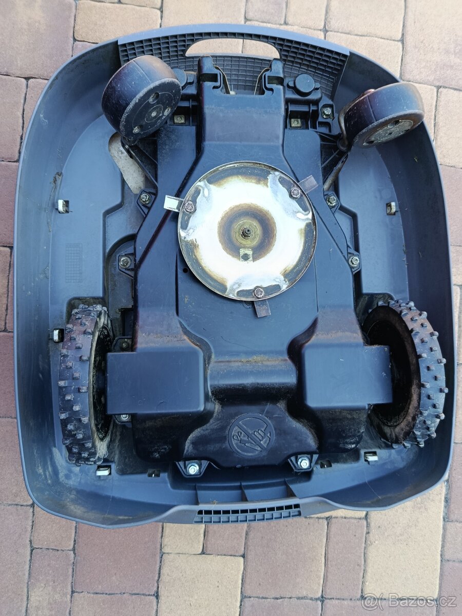 Prodám robotickou sekačku HONDA Miimo HRM310 K1 - 2