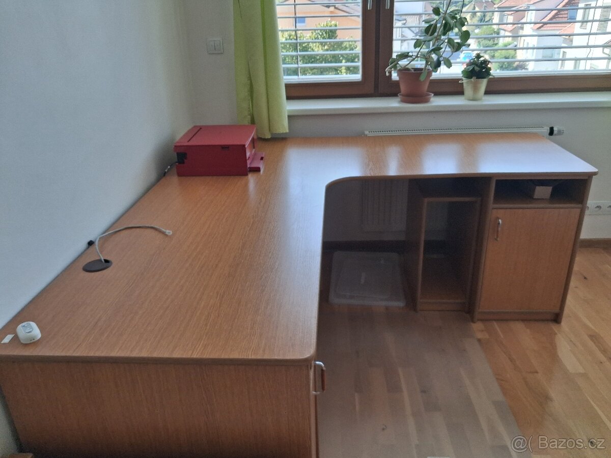 Rohový pracovní stůl - 2
