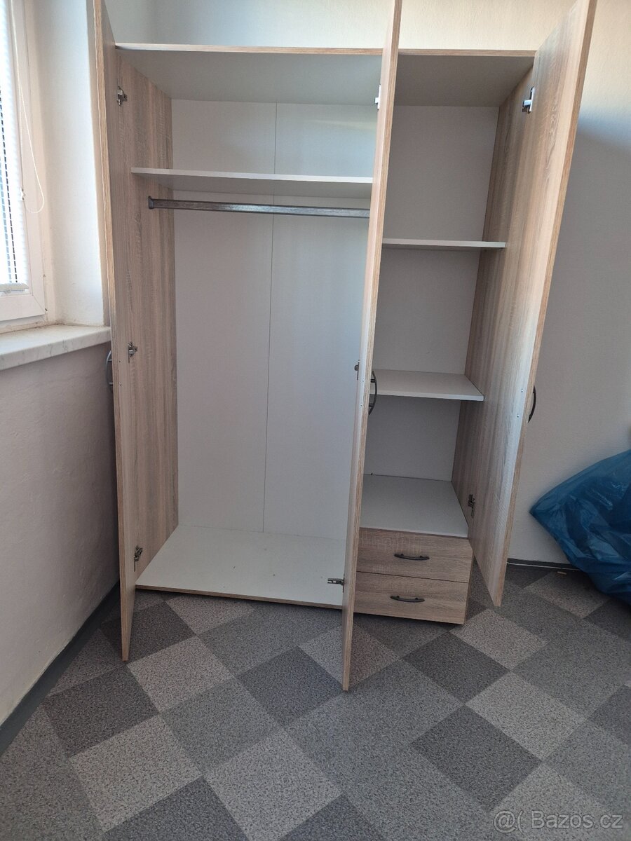 Šatní skříň - 2