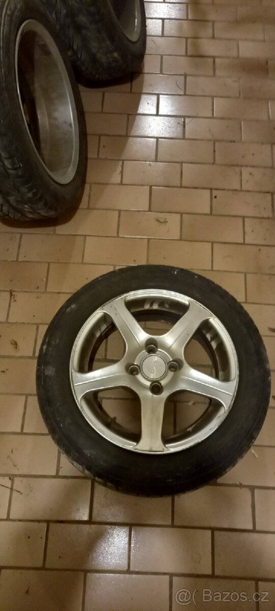 Kola 15" + disky - 2