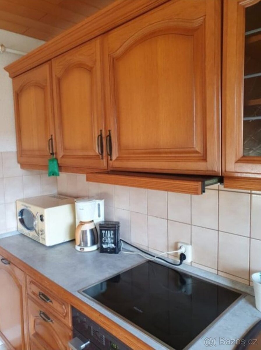 Venkovská dubová kuchyně se spotřebiči,5639 - 2