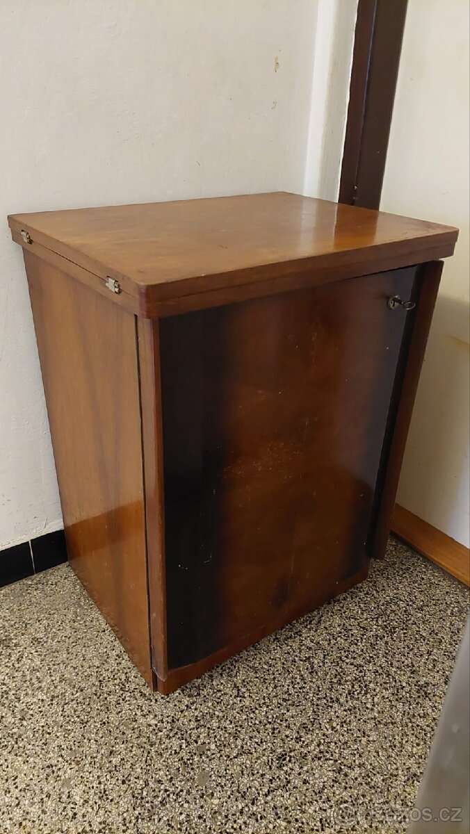 Šicí stroj Minerva v dřevěné skříňce – retro/retro-design - 2