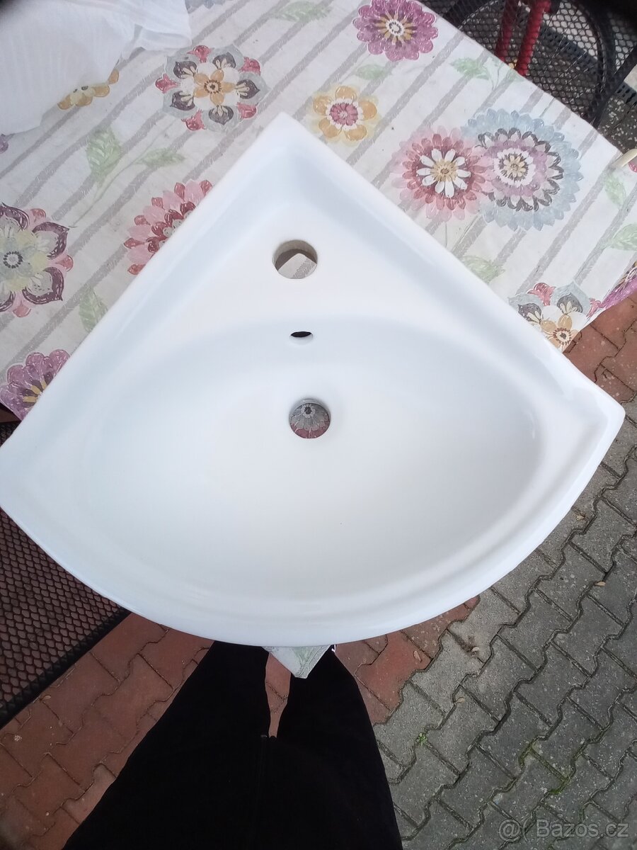 Prodej rohového umyvadla - 2