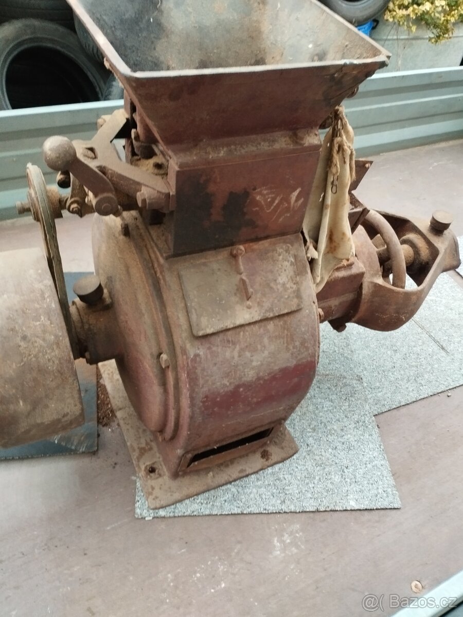 Starý šroťák na obilí - 2