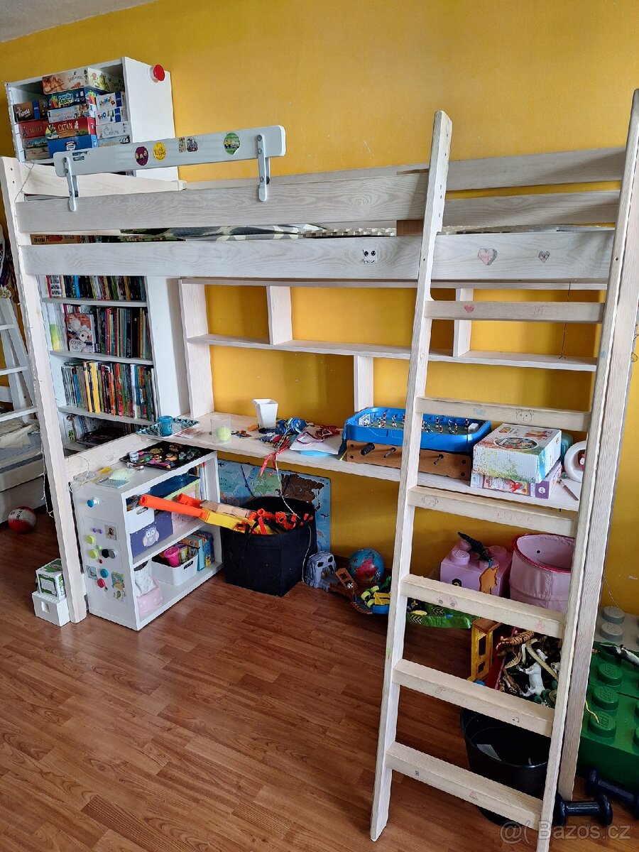 Patrová postel vč. stolu - 2