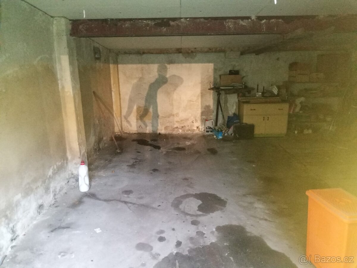 Pronájem dvougaráže - 2