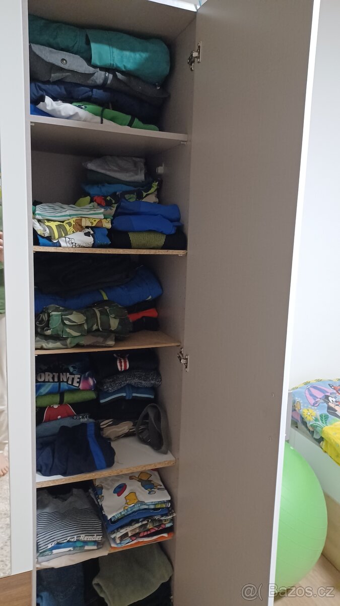 Bílá šatní skříň - 2