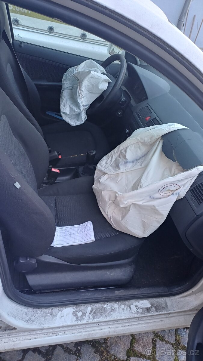 Auto na náhradní díly - 2