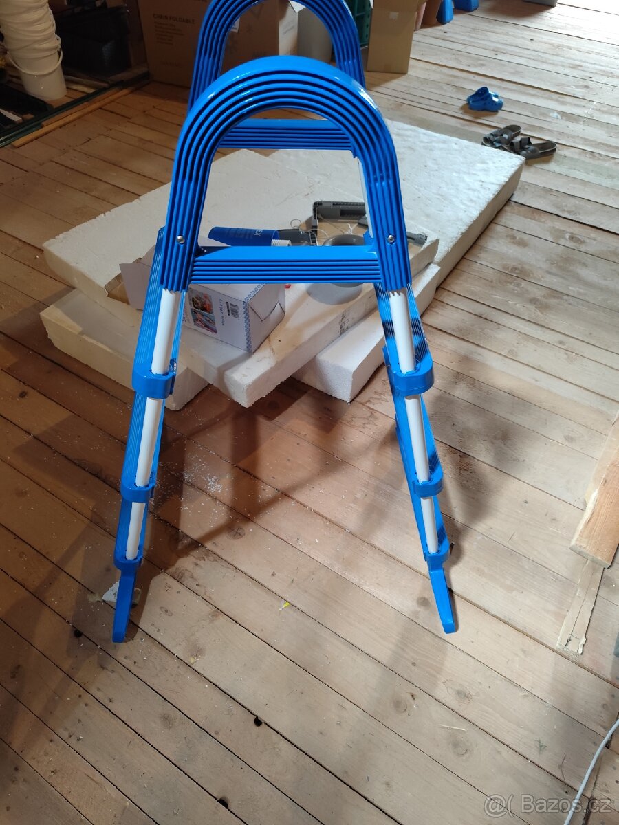 Schůdky k bazénu a skimmer - 2