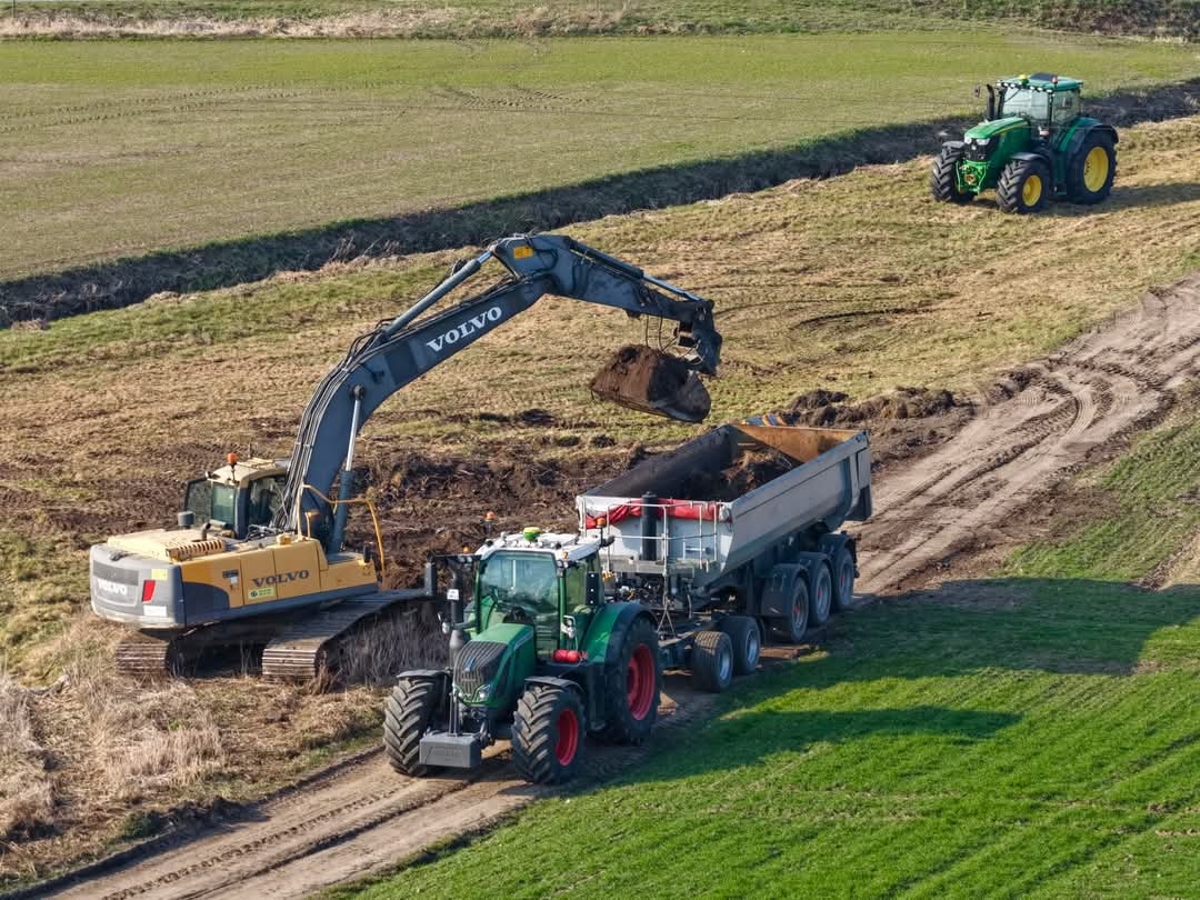 Pásové rypadlo Volvo EC240 - 2