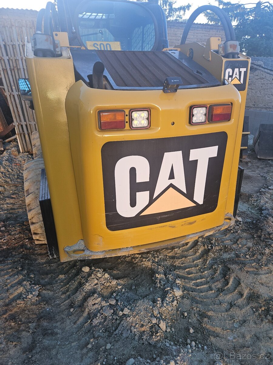 Smykovy nakladac CAT 256C - 2