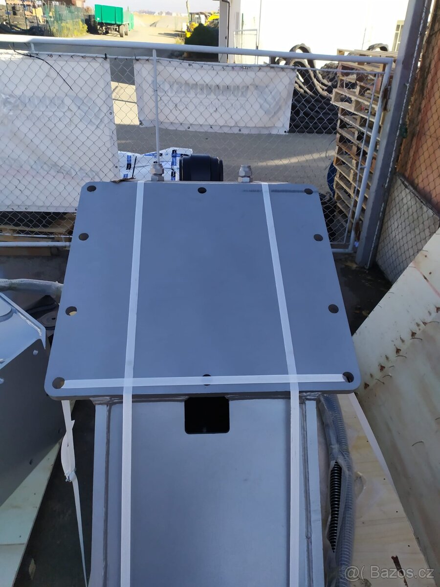 PAŘEZOVÉ NŮŽKY NA BAGR 20-30T - 2