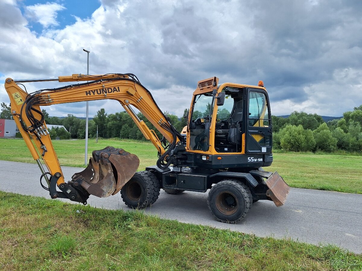 Kolesový otočný bager Hyundai 55w-9a robex - 2