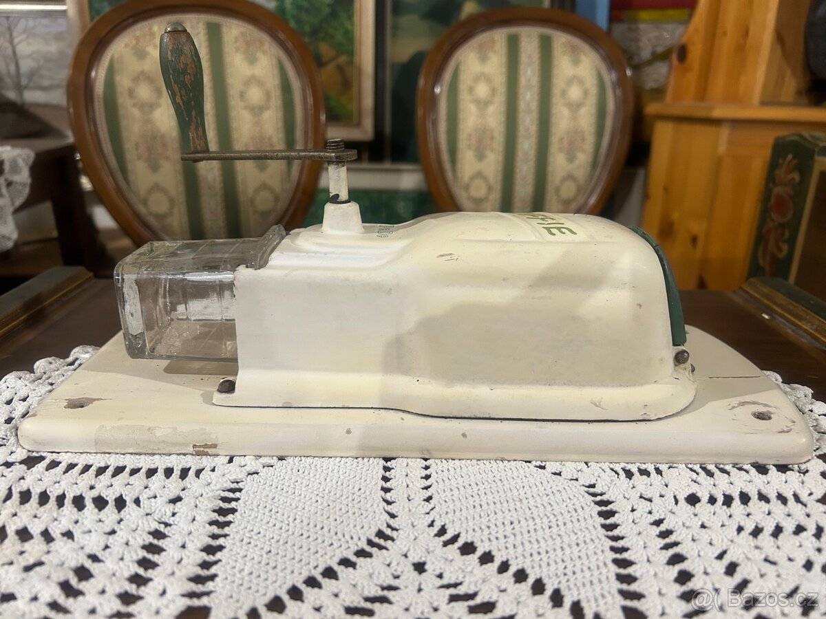 Starožitný litinový mlýnek na zeď Peter Dienes - 2