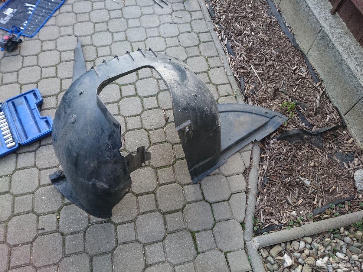 Přední levý podběh Peugeot 307 - 2