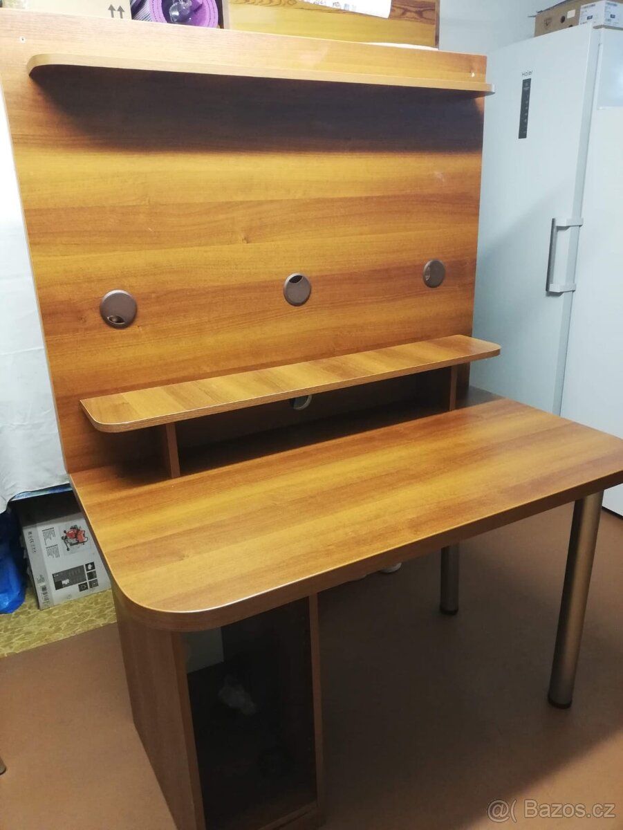 Stůl na počítač - 2