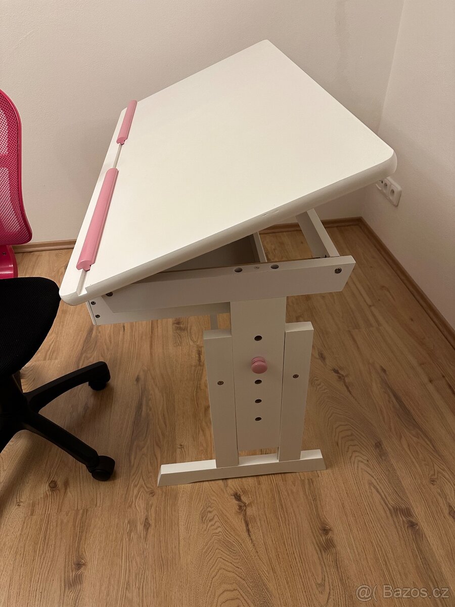 Stůl + kan.židle - 2