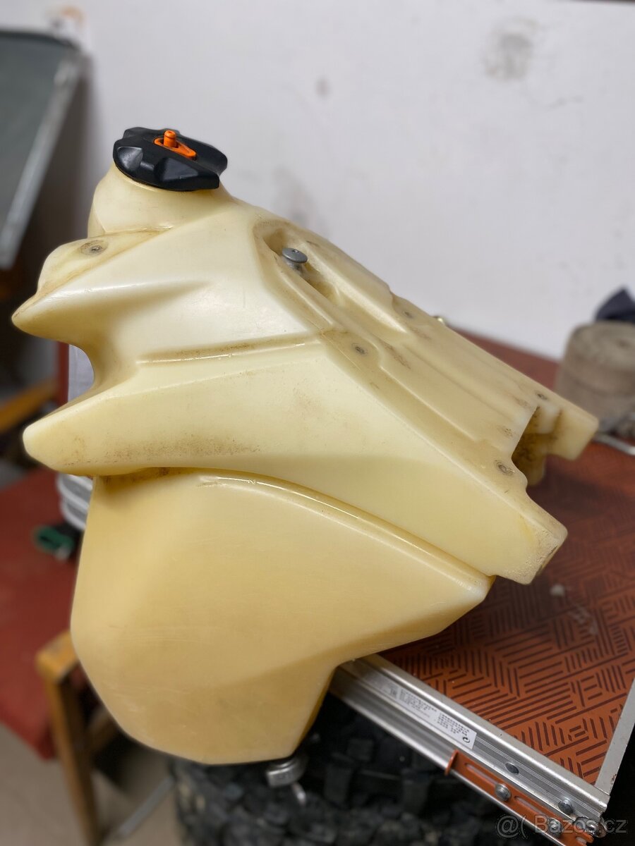 Nádrž ktm exc 12-16 - 2