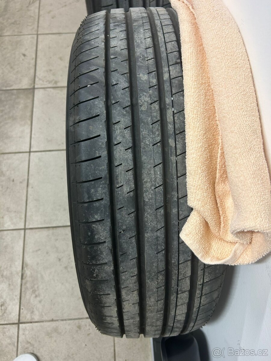 pneu 255/55 R18 - 2