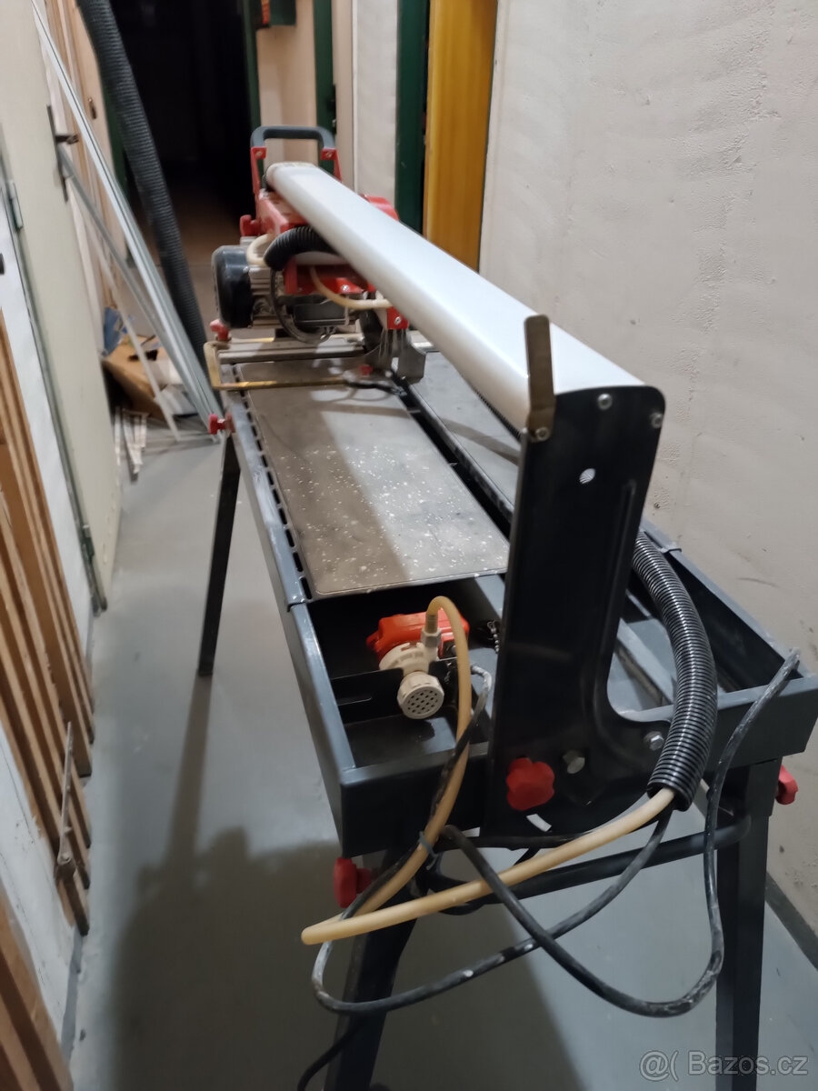 Stolová vodní řezačka - 2