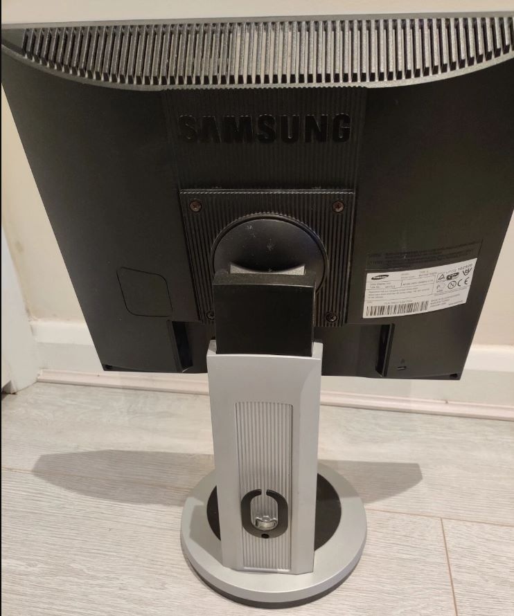 Monitor Samsung GH17LS 17 palců - 2