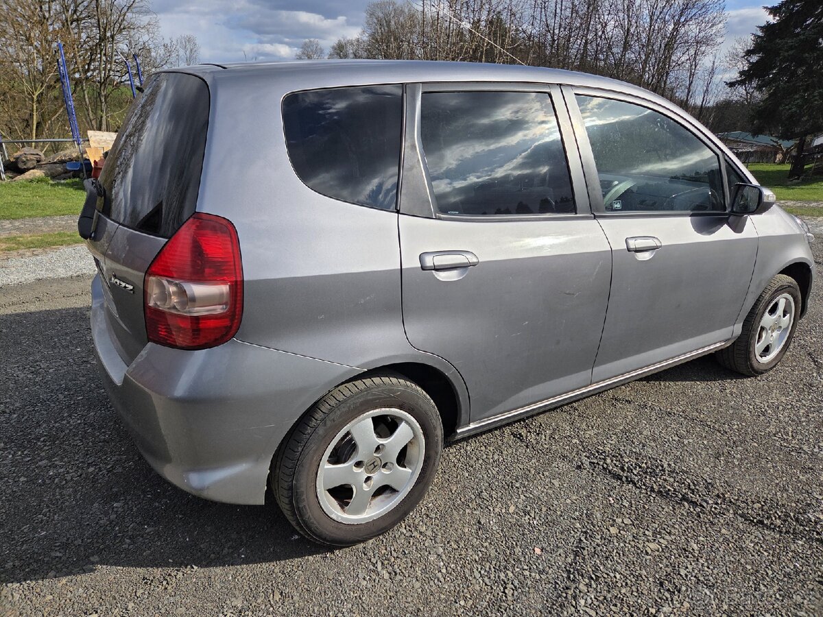 Honda Jazz 1.3 61kw rok 2005 - 2