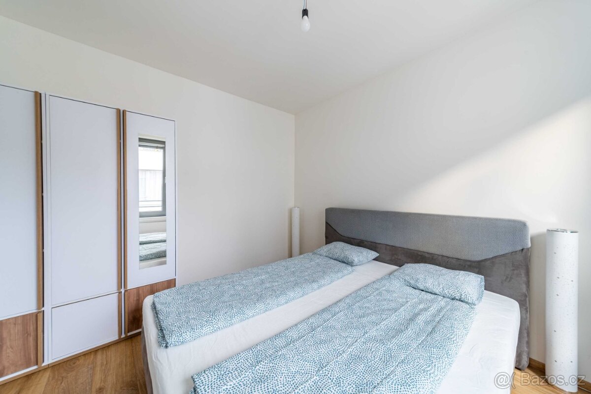 Pokoj s trvalým pobytem — Praha 5, Hlaváčkova 1334/19 - 2