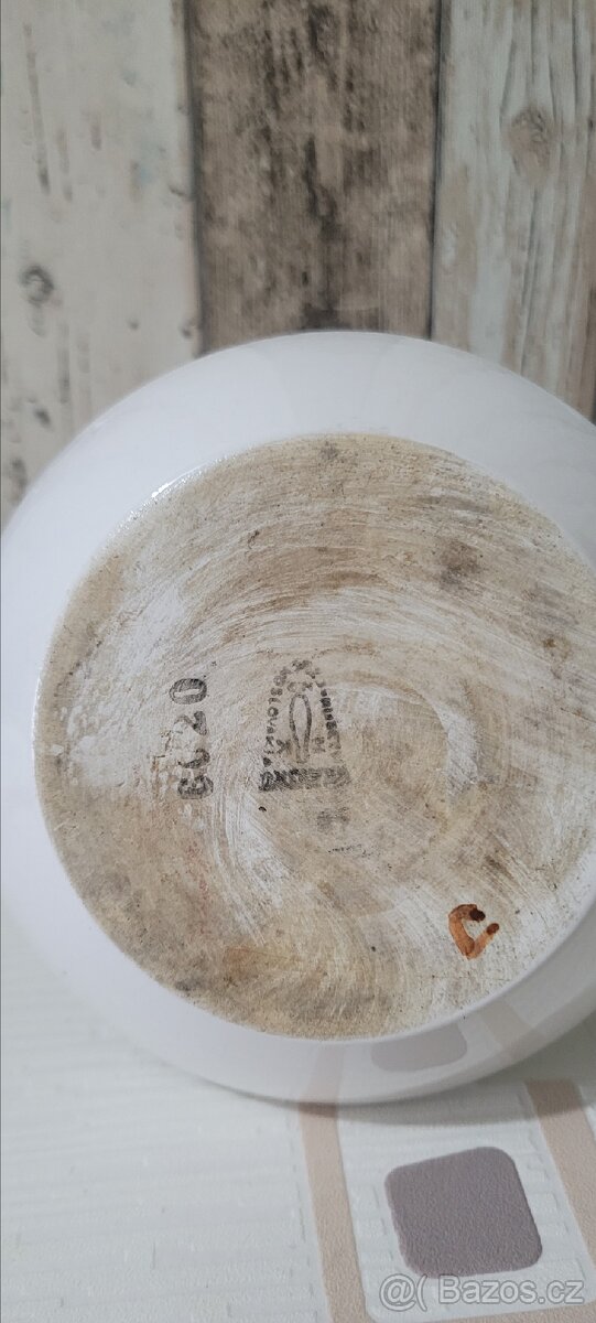 Porcelánová váza - KRAVSKO - 2