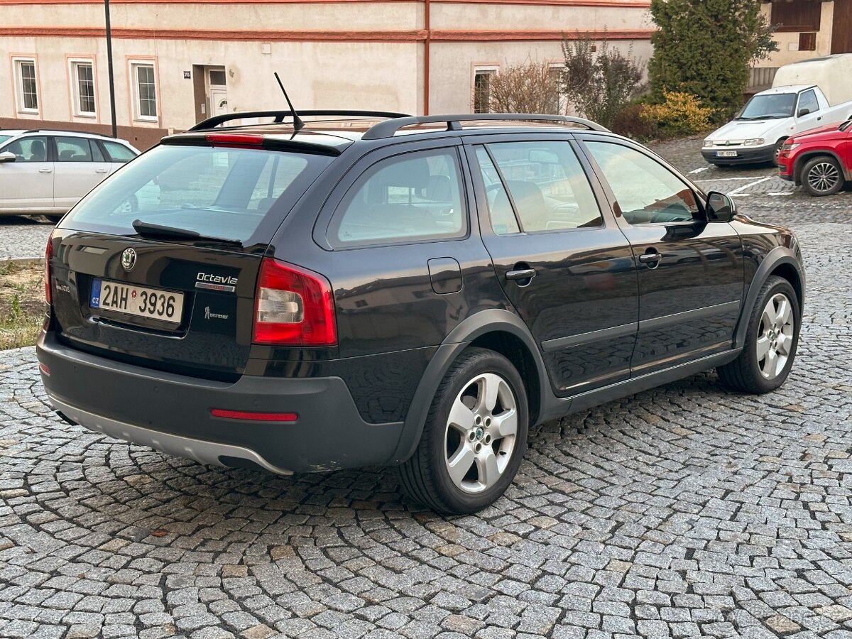 Škoda Octavia Scout 4x4 DSG 2.0Tdi 103kw (2011) - 2