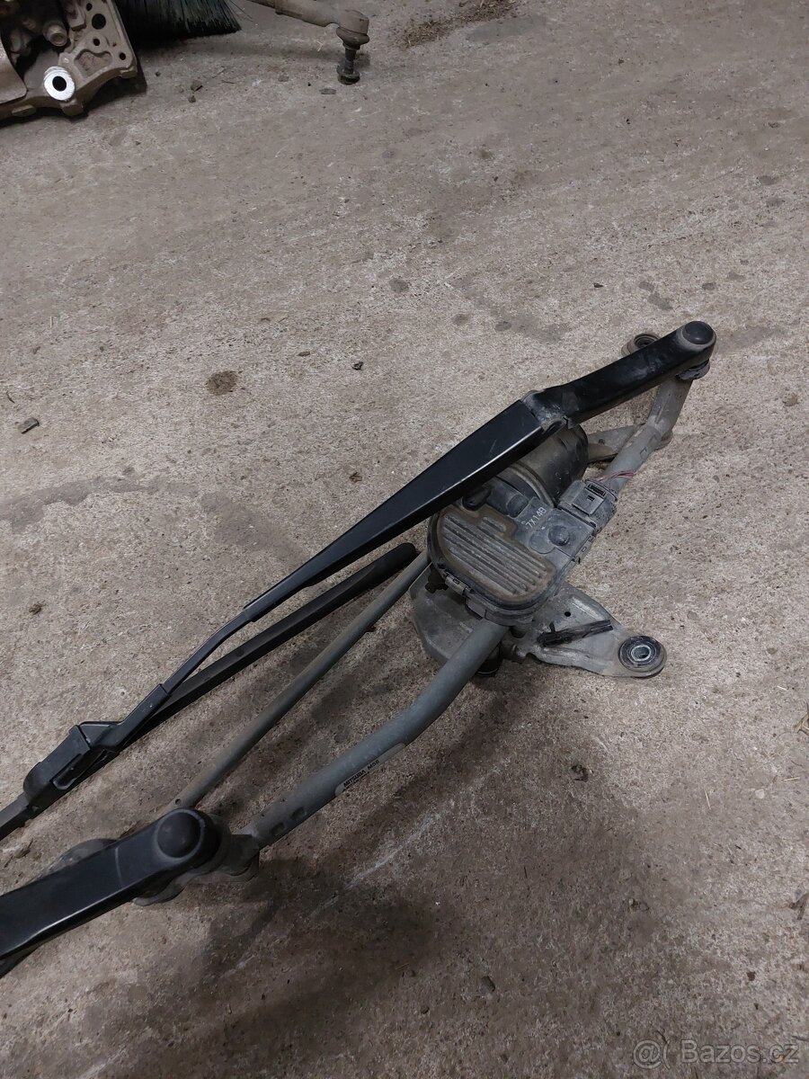 Táhla stěračů s motůrkem passat b6 - 2