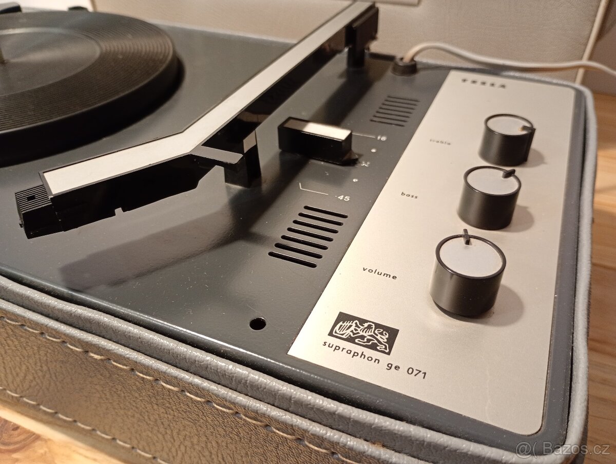 Kufříkový gramofon Tesla Supraphon GE 071 - 2