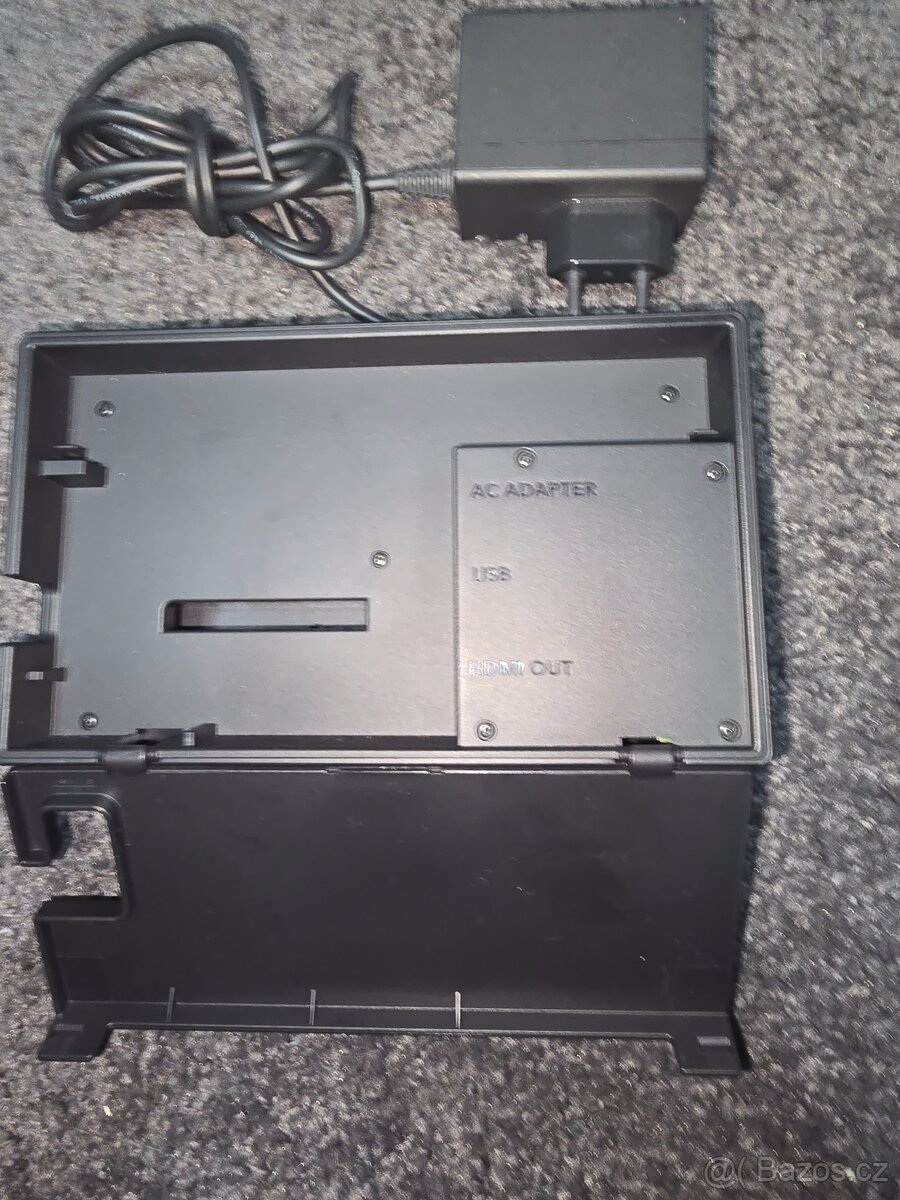 Sada dokovací stanice Nintendo Switch, která obsahuje dokova - 2