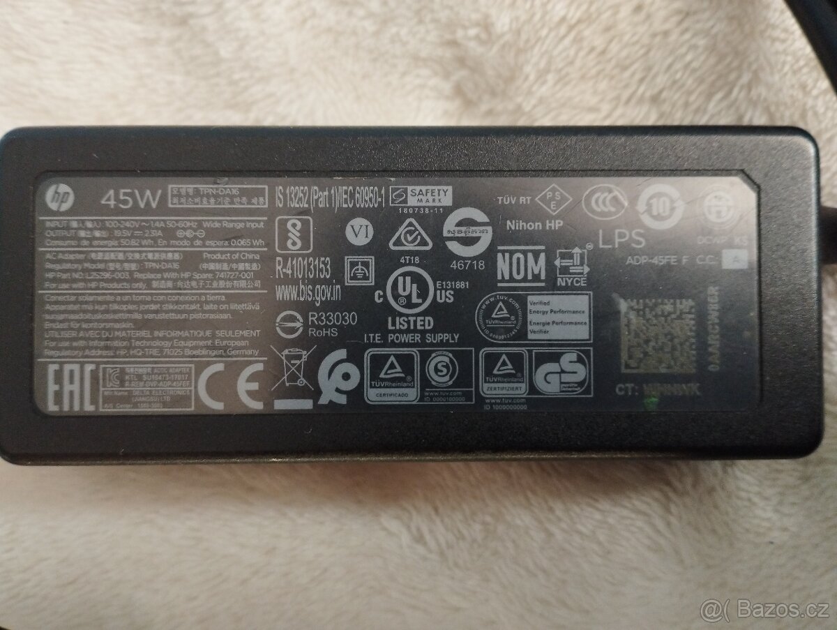 adaptery na notebooky + nabíječka na notebook - 2