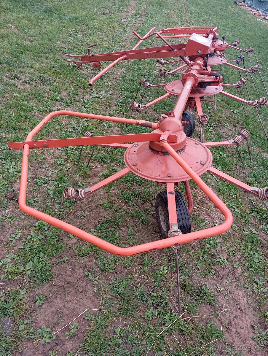 Obraceč sena KUHN - 2