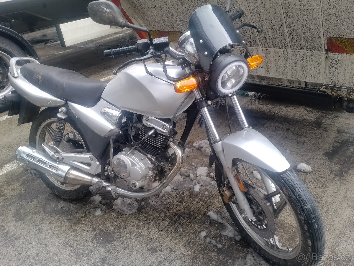 Yuki 125 sport - 2