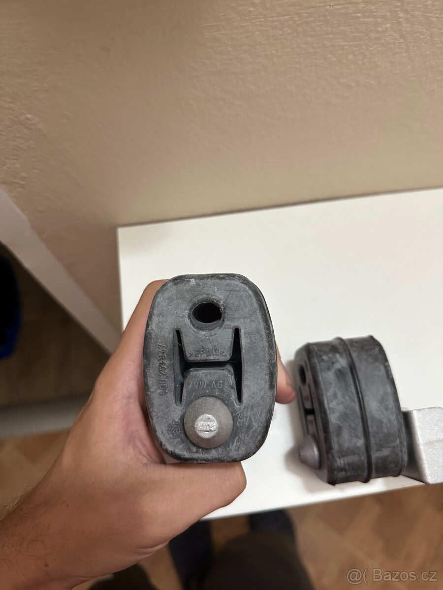 Držáky výfuku - 2